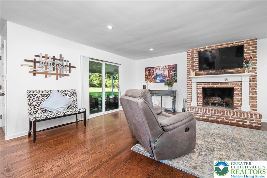 Bethlehem City, Pennsylvania 18017, United States, 4 Bedrooms Bedrooms, ,3 BathroomsBathrooms,Residential,Pending,209961