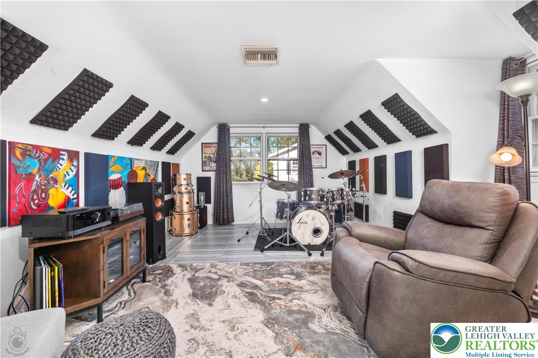 Bethlehem City, Pennsylvania 18017, United States, 4 Bedrooms Bedrooms, ,3 BathroomsBathrooms,Residential,Pending,209961