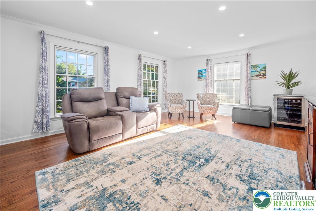 Bethlehem City, Pennsylvania 18017, United States, 4 Bedrooms Bedrooms, ,3 BathroomsBathrooms,Residential,Pending,209961