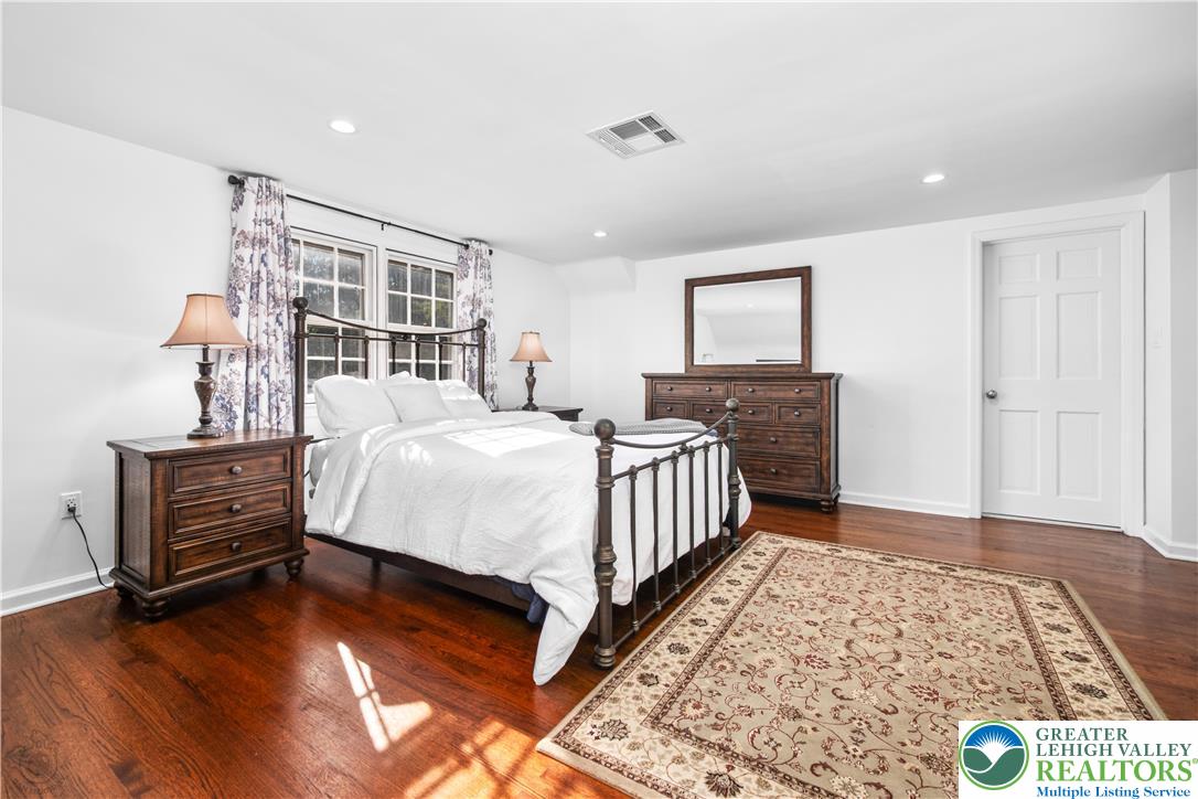 Bethlehem City, Pennsylvania 18017, United States, 4 Bedrooms Bedrooms, ,3 BathroomsBathrooms,Residential,Pending,209961