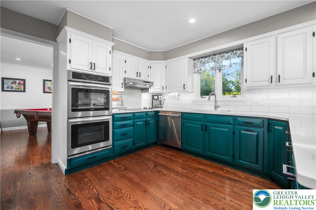 Bethlehem City, Pennsylvania 18017, United States, 4 Bedrooms Bedrooms, ,3 BathroomsBathrooms,Residential,Pending,209961