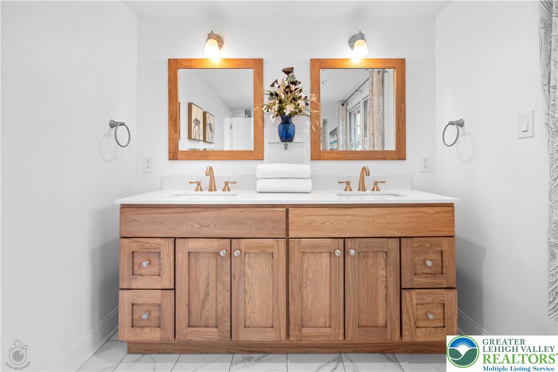 Bethlehem City, Pennsylvania 18017, United States, 4 Bedrooms Bedrooms, ,3 BathroomsBathrooms,Residential,Pending,209961