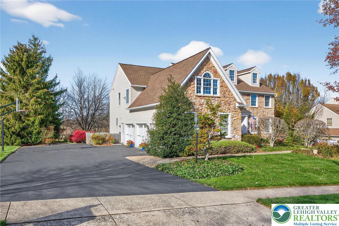 Lower Macungie Twp, Pennsylvania 18062, United States, 4 Bedrooms Bedrooms, ,4 BathroomsBathrooms,Residential,Pending,246229