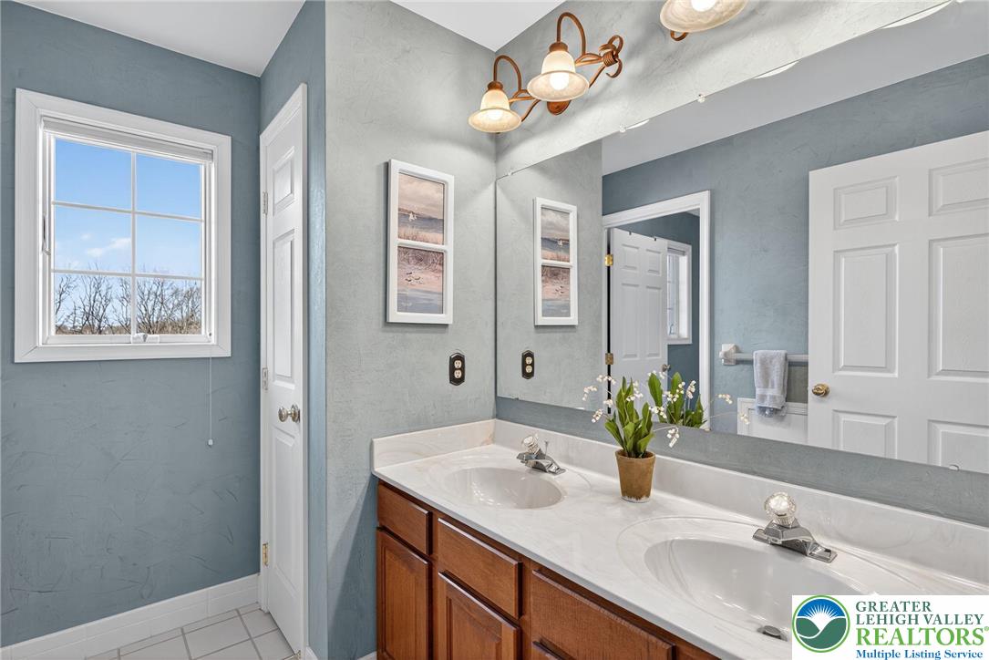 Lower Macungie Twp, Pennsylvania 18062, United States, 4 Bedrooms Bedrooms, ,4 BathroomsBathrooms,Residential,Pending,246229