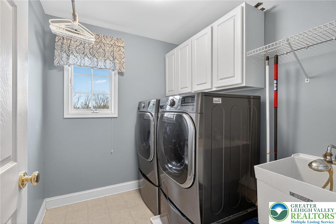 Lower Macungie Twp, Pennsylvania 18062, United States, 4 Bedrooms Bedrooms, ,4 BathroomsBathrooms,Residential,Pending,246229