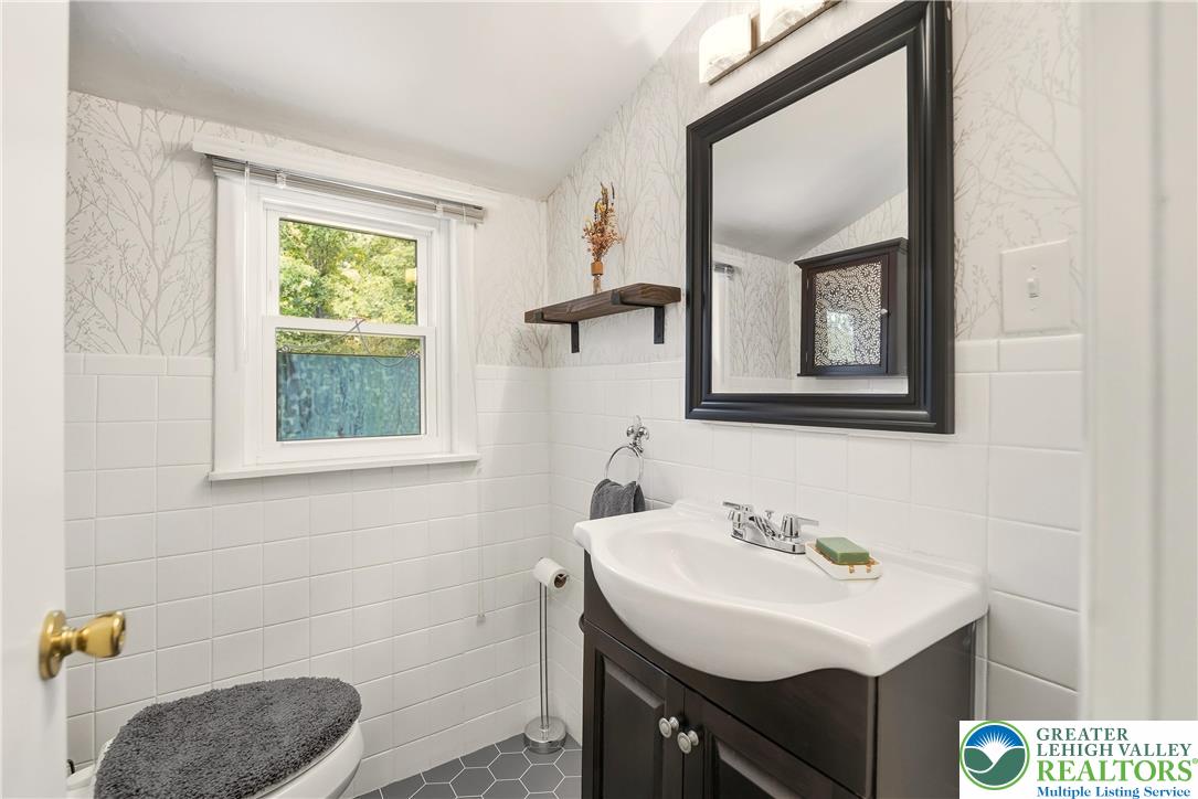 Allentown City, Pennsylvania 18103, United States, 4 Bedrooms Bedrooms, ,2 BathroomsBathrooms,Residential,Active,230005