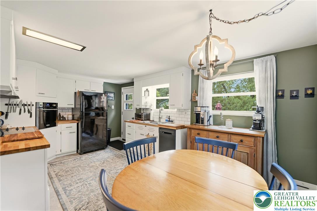 Allentown City, Pennsylvania 18103, United States, 4 Bedrooms Bedrooms, ,2 BathroomsBathrooms,Residential,Active,230005