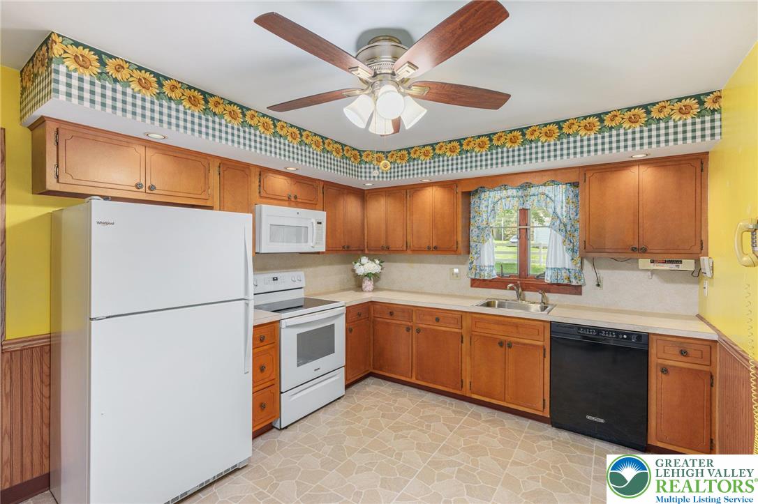 Palmer Twp, Pennsylvania 18045, United States, 3 Bedrooms Bedrooms, ,3 BathroomsBathrooms,Residential,Pending,160112