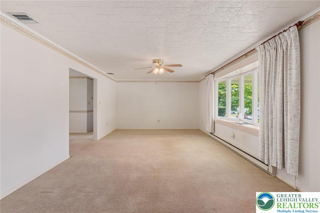 Palmer Twp, Pennsylvania 18045, United States, 3 Bedrooms Bedrooms, ,3 BathroomsBathrooms,Residential,Pending,160112