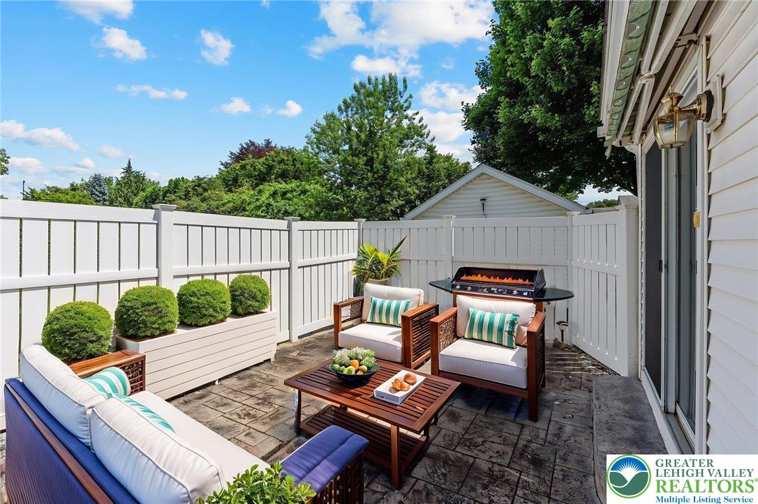 Palmer Twp, Pennsylvania 18045, United States, 3 Bedrooms Bedrooms, ,3 BathroomsBathrooms,Residential,Pending,160112