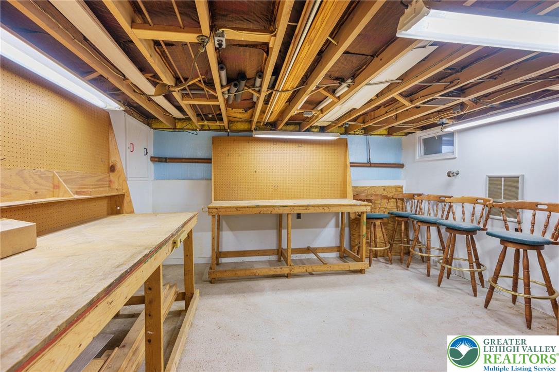 Palmer Twp, Pennsylvania 18045, United States, 3 Bedrooms Bedrooms, ,3 BathroomsBathrooms,Residential,Pending,160112