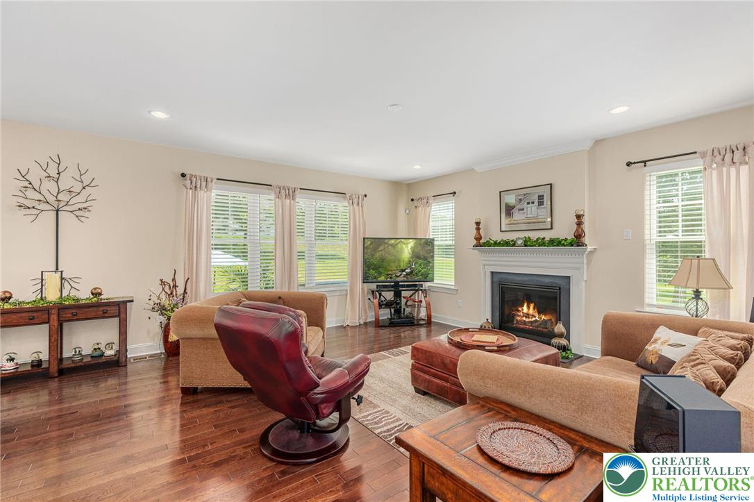 Weisenberg Twp, Pennsylvania 18031, United States, 4 Bedrooms Bedrooms, ,3 BathroomsBathrooms,Residential,Pending,187648