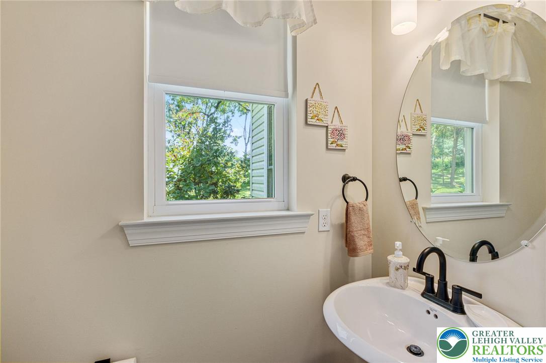 Weisenberg Twp, Pennsylvania 18031, United States, 4 Bedrooms Bedrooms, ,3 BathroomsBathrooms,Residential,Pending,187648