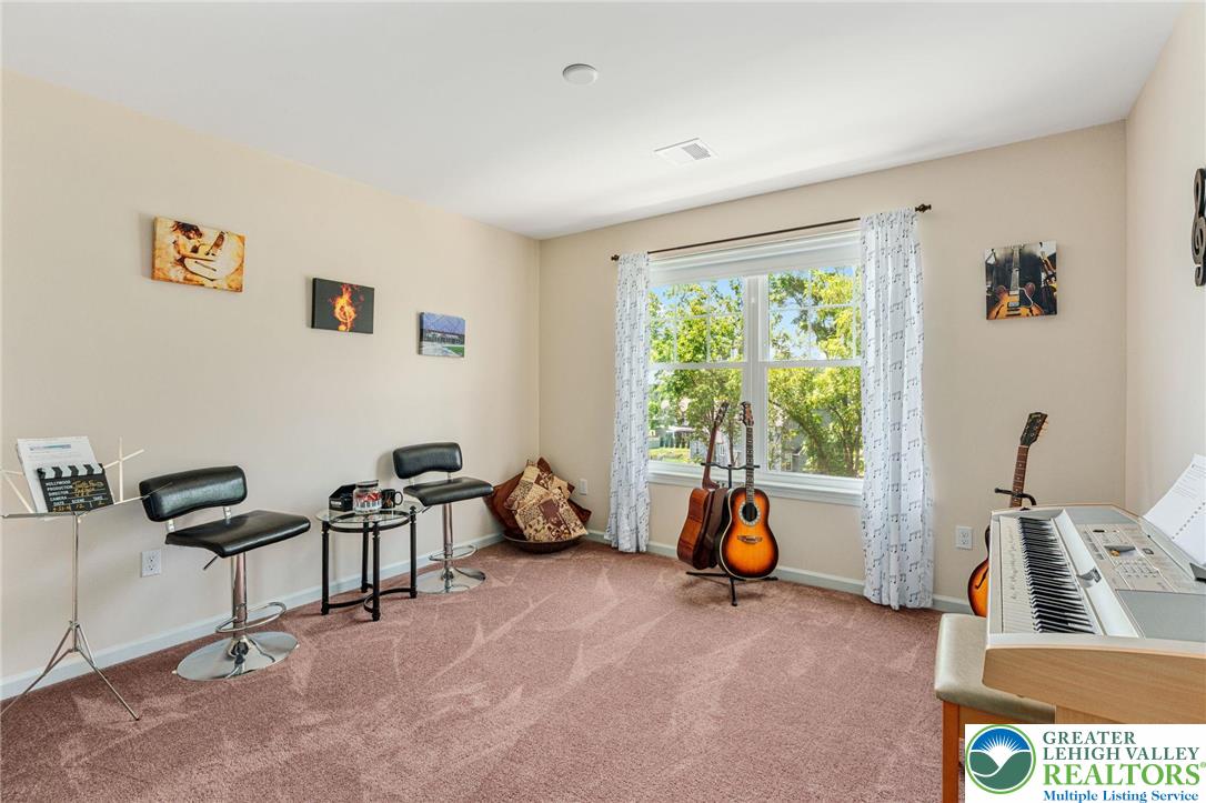 Weisenberg Twp, Pennsylvania 18031, United States, 4 Bedrooms Bedrooms, ,3 BathroomsBathrooms,Residential,Pending,187648