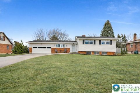 Photo of 1655 Mark Twain Circle, Hanover Twp, PA 18017 (MLS # 772427)