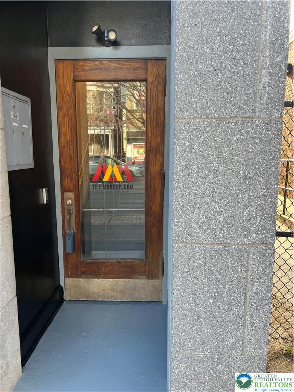 30 E 4th Street 2nd floor