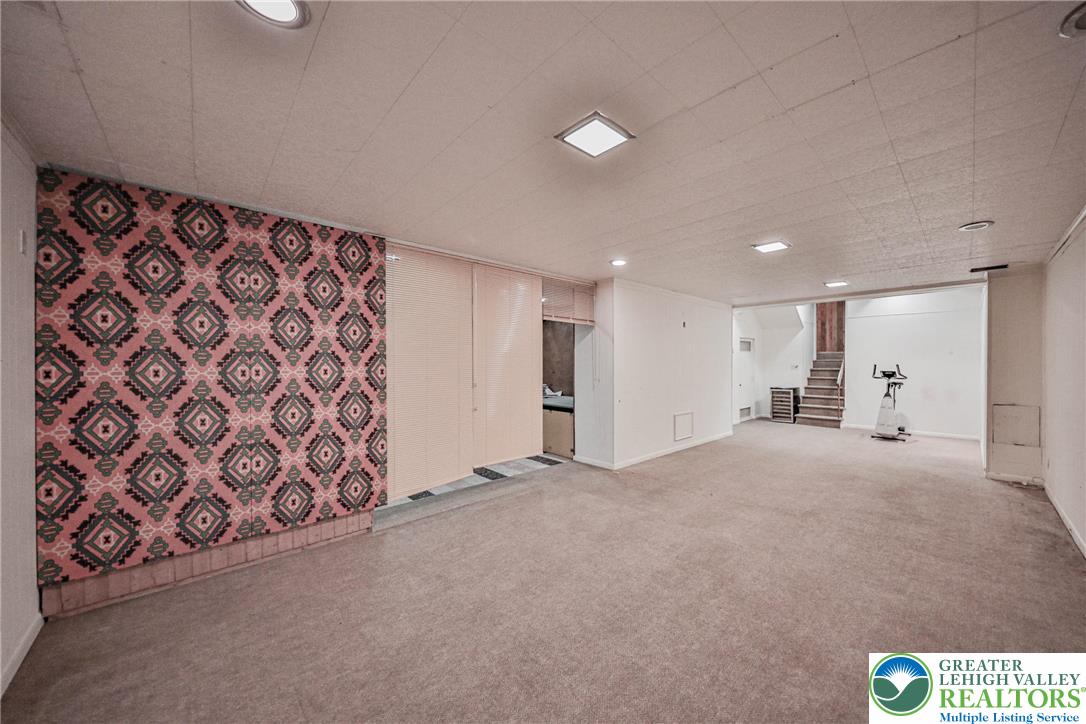 Allentown City, Pennsylvania 18104, United States, 4 Bedrooms Bedrooms, ,4 BathroomsBathrooms,Residential,Pending,195346