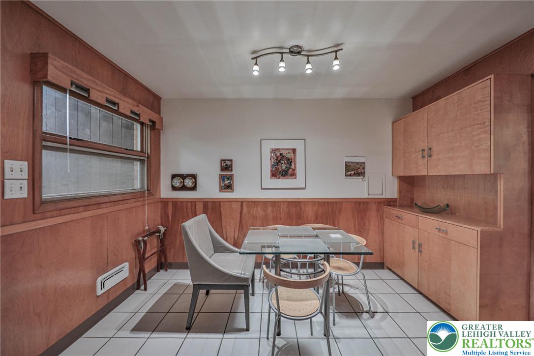 Allentown City, Pennsylvania 18104, United States, 4 Bedrooms Bedrooms, ,4 BathroomsBathrooms,Residential,Pending,195346