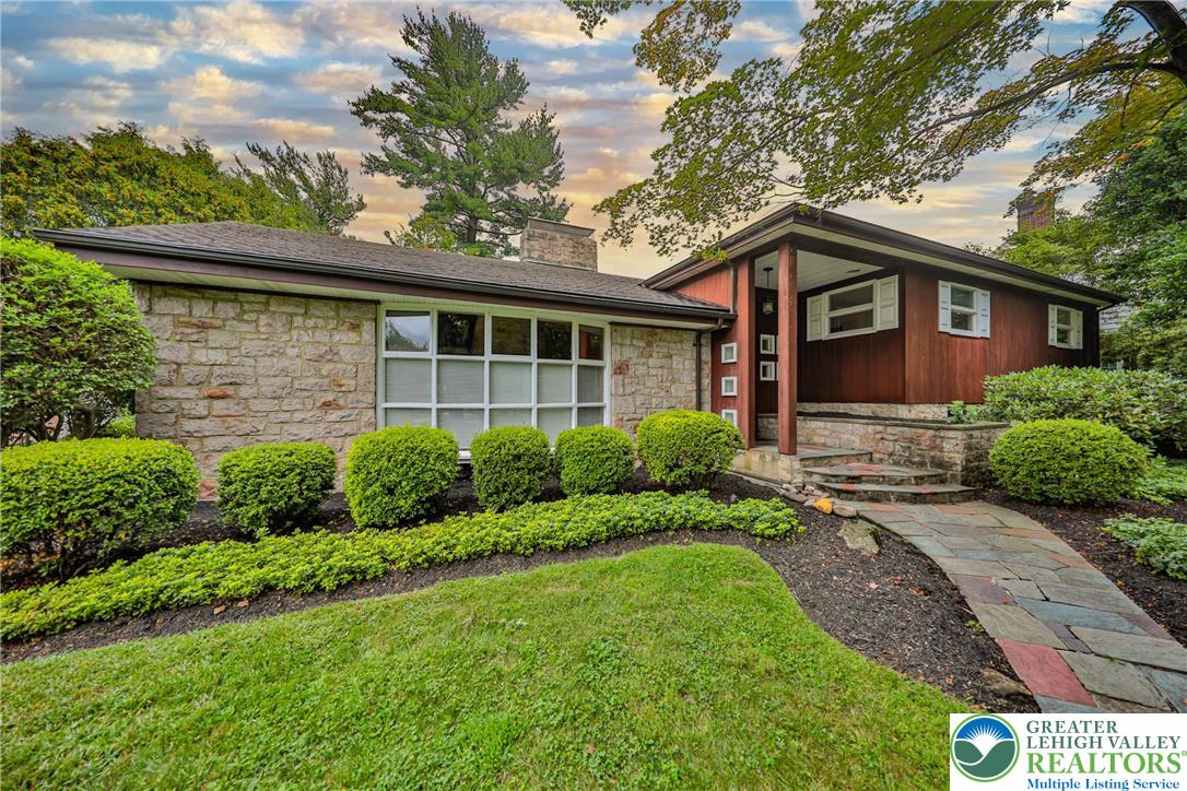 Allentown City, Pennsylvania 18104, United States, 4 Bedrooms Bedrooms, ,4 BathroomsBathrooms,Residential,Pending,195346