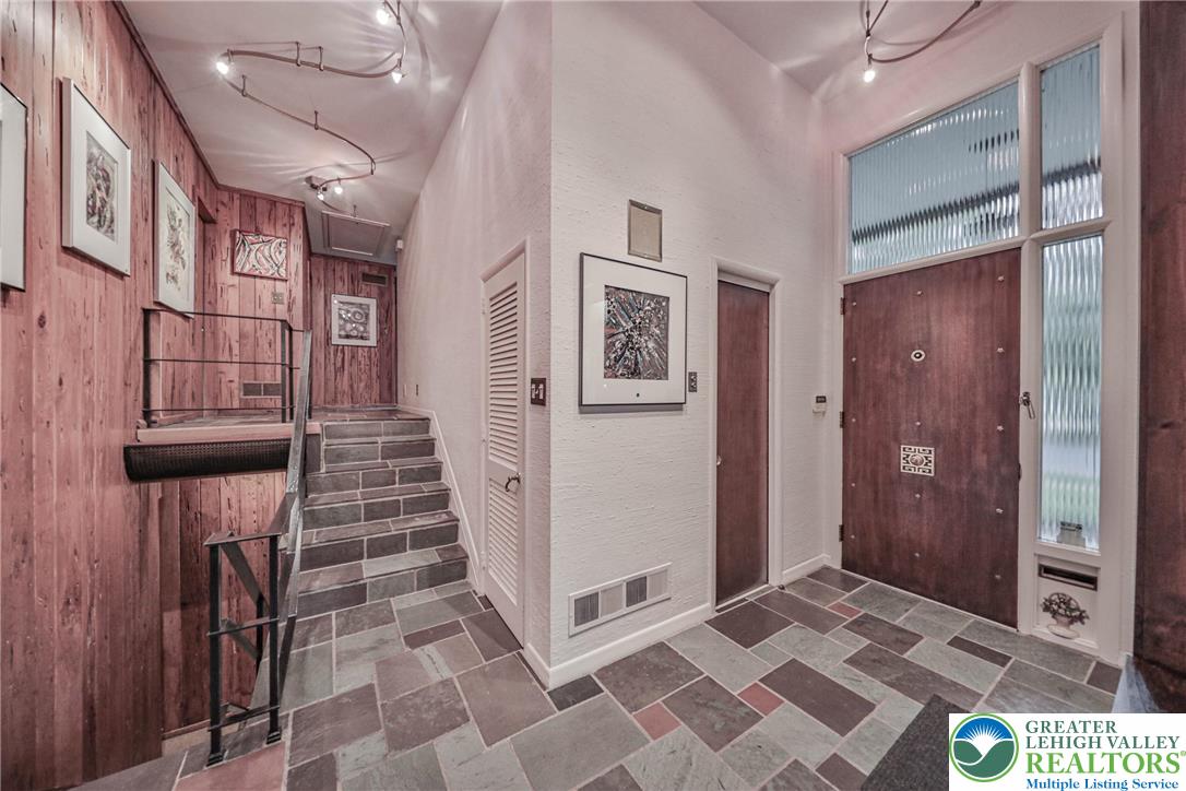 Allentown City, Pennsylvania 18104, United States, 4 Bedrooms Bedrooms, ,4 BathroomsBathrooms,Residential,Pending,195346