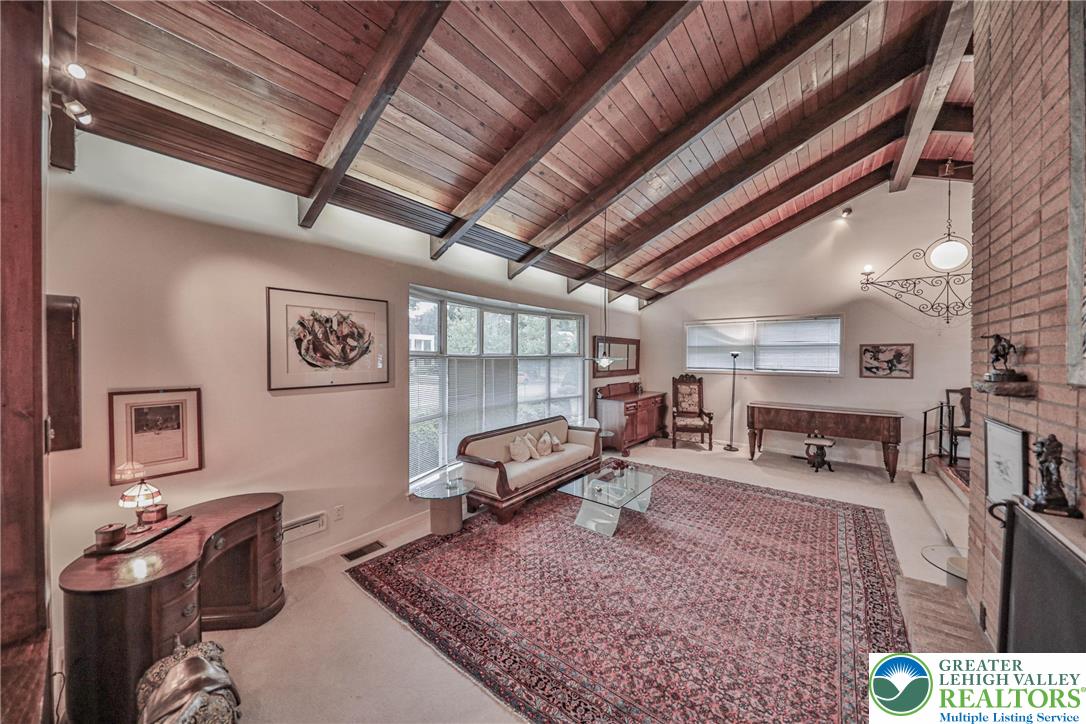 Allentown City, Pennsylvania 18104, United States, 4 Bedrooms Bedrooms, ,4 BathroomsBathrooms,Residential,Pending,195346