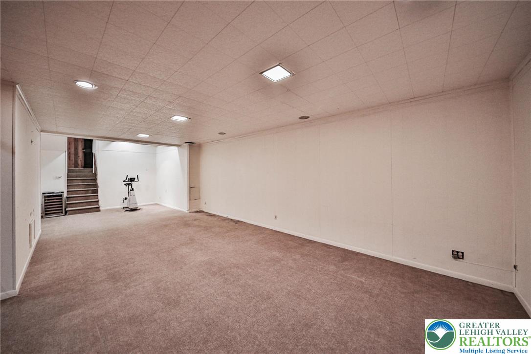 Allentown City, Pennsylvania 18104, United States, 4 Bedrooms Bedrooms, ,4 BathroomsBathrooms,Residential,Pending,195346