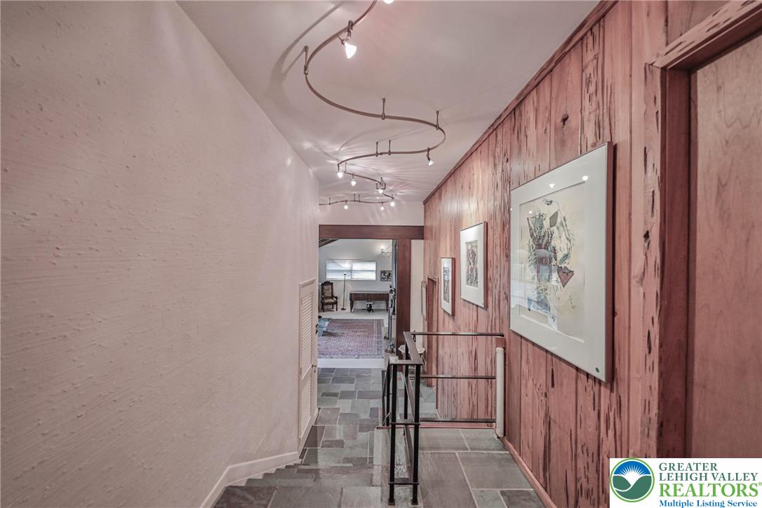 Allentown City, Pennsylvania 18104, United States, 4 Bedrooms Bedrooms, ,4 BathroomsBathrooms,Residential,Pending,195346