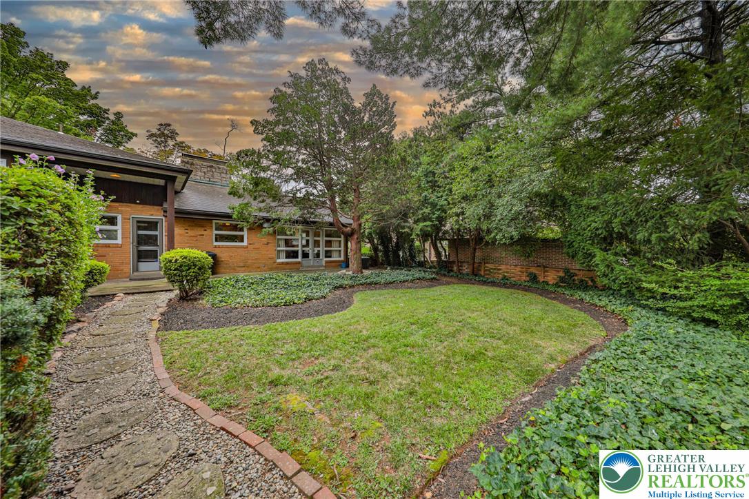 Allentown City, Pennsylvania 18104, United States, 4 Bedrooms Bedrooms, ,4 BathroomsBathrooms,Residential,Pending,195346