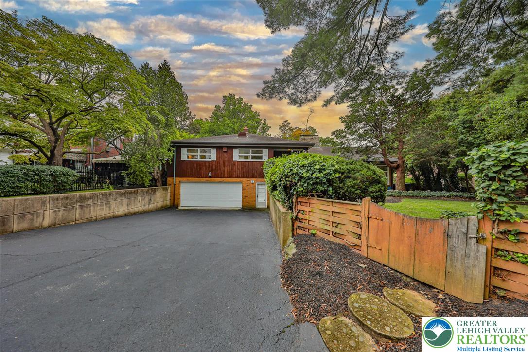 Allentown City, Pennsylvania 18104, United States, 4 Bedrooms Bedrooms, ,4 BathroomsBathrooms,Residential,Pending,195346