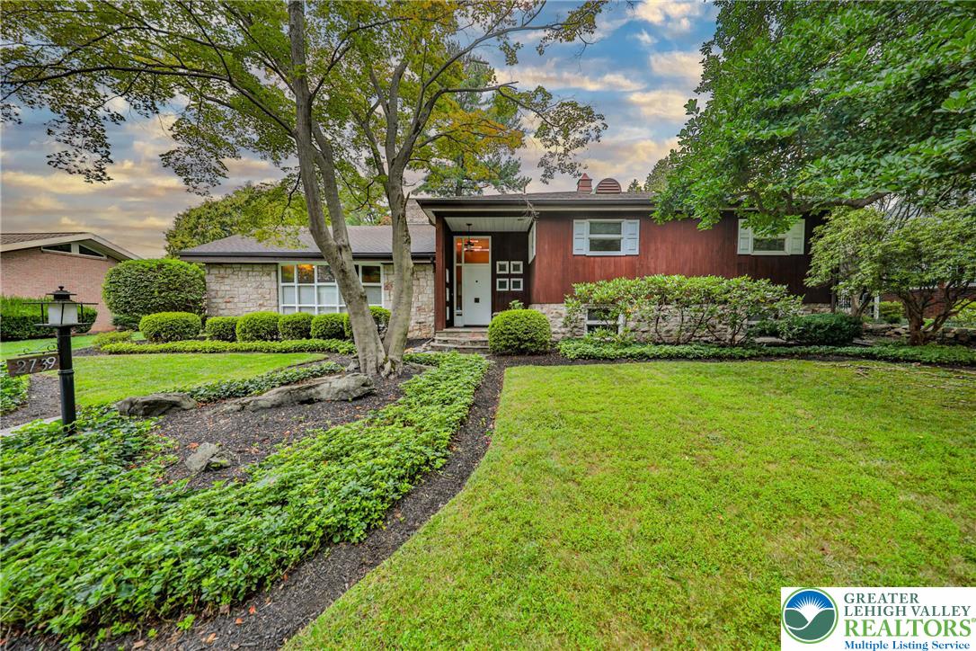 Allentown City, Pennsylvania 18104, United States, 4 Bedrooms Bedrooms, ,4 BathroomsBathrooms,Residential,Pending,195346