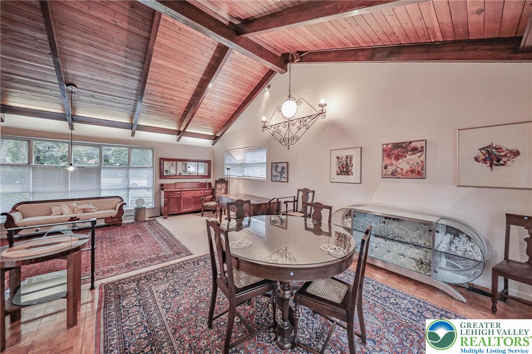 Allentown City, Pennsylvania 18104, United States, 4 Bedrooms Bedrooms, ,4 BathroomsBathrooms,Residential,Pending,195346