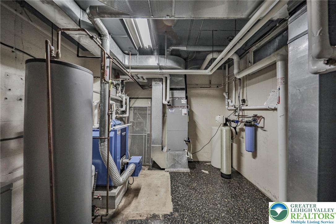 Allentown City, Pennsylvania 18104, United States, 4 Bedrooms Bedrooms, ,4 BathroomsBathrooms,Residential,Pending,195346