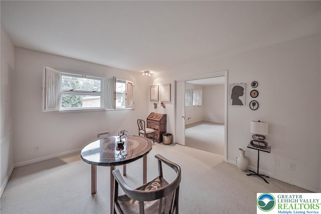 Allentown City, Pennsylvania 18104, United States, 4 Bedrooms Bedrooms, ,4 BathroomsBathrooms,Residential,Pending,195346