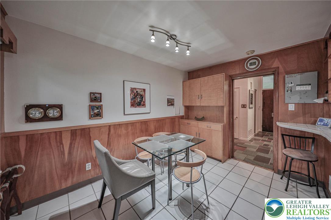 Allentown City, Pennsylvania 18104, United States, 4 Bedrooms Bedrooms, ,4 BathroomsBathrooms,Residential,Pending,195346