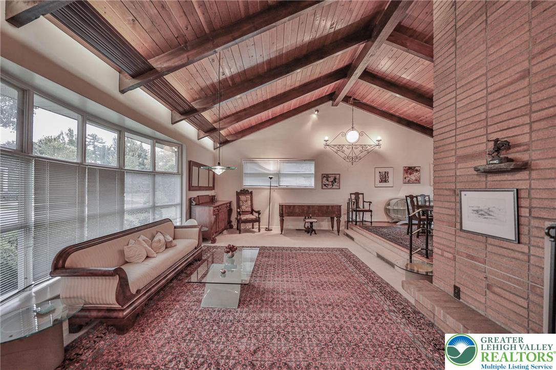 Allentown City, Pennsylvania 18104, United States, 4 Bedrooms Bedrooms, ,4 BathroomsBathrooms,Residential,Pending,195346