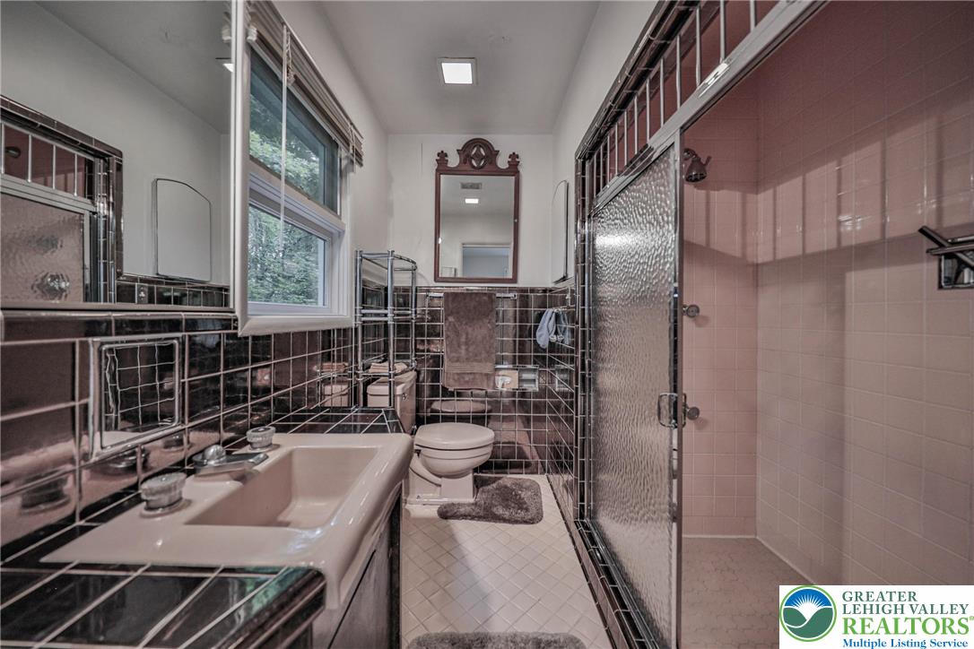 Allentown City, Pennsylvania 18104, United States, 4 Bedrooms Bedrooms, ,4 BathroomsBathrooms,Residential,Pending,195346