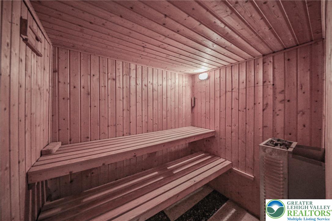 Allentown City, Pennsylvania 18104, United States, 4 Bedrooms Bedrooms, ,4 BathroomsBathrooms,Residential,Pending,195346