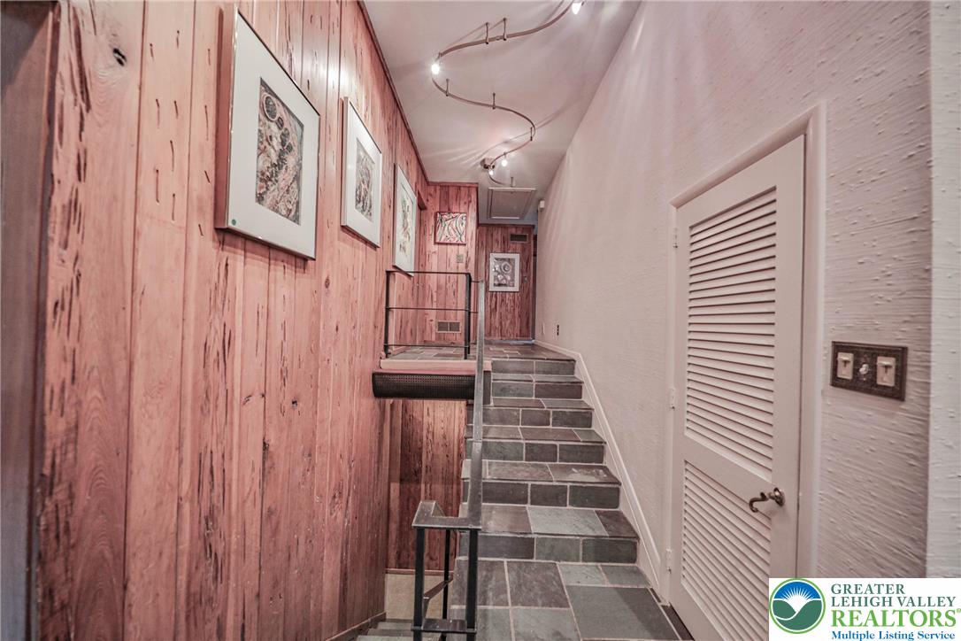 Allentown City, Pennsylvania 18104, United States, 4 Bedrooms Bedrooms, ,4 BathroomsBathrooms,Residential,Pending,195346