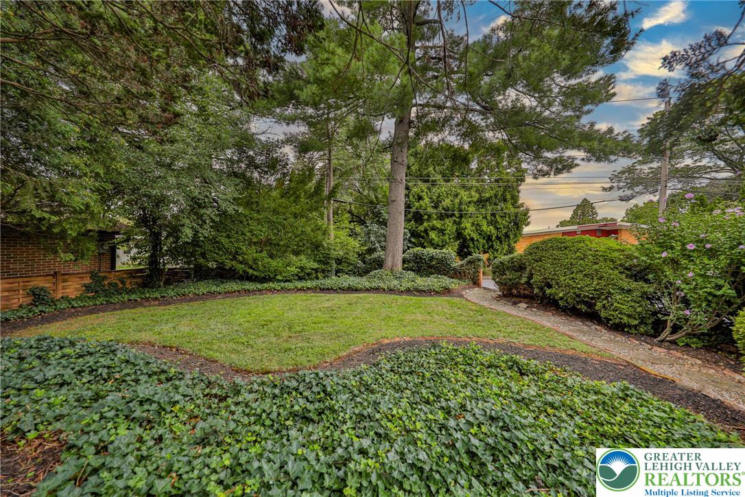 Allentown City, Pennsylvania 18104, United States, 4 Bedrooms Bedrooms, ,4 BathroomsBathrooms,Residential,Pending,195346