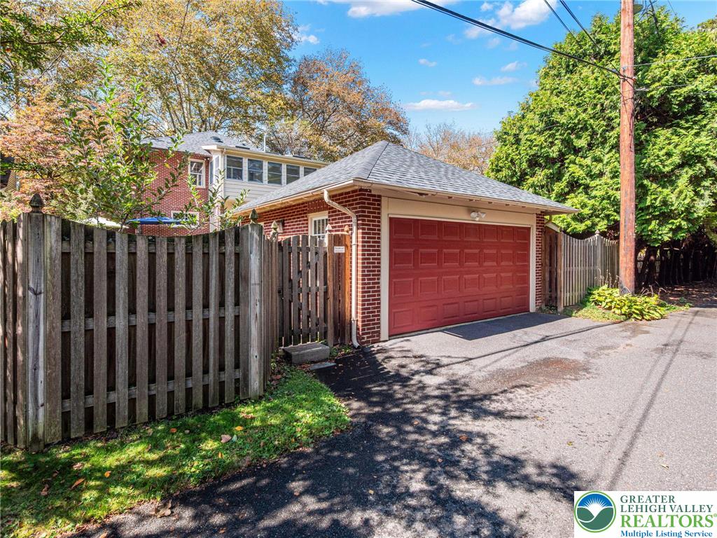 Allentown City, Pennsylvania 18104, United States, 4 Bedrooms Bedrooms, ,2 BathroomsBathrooms,Residential,Active,222399