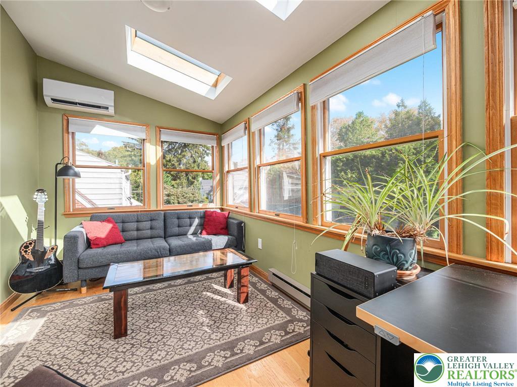 Allentown City, Pennsylvania 18104, United States, 4 Bedrooms Bedrooms, ,2 BathroomsBathrooms,Residential,Active,222399