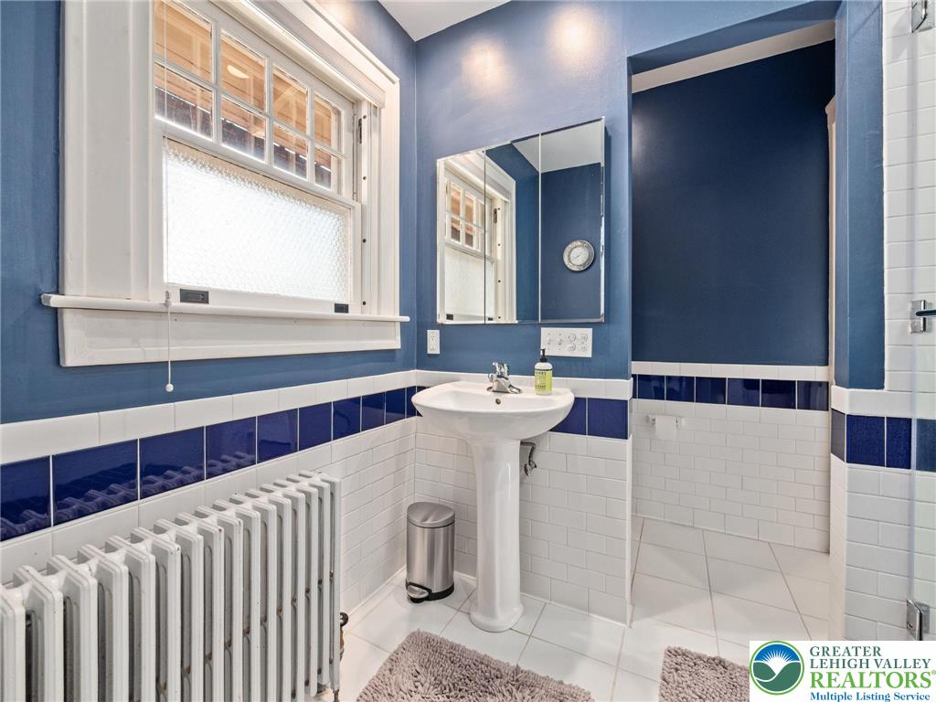 Allentown City, Pennsylvania 18104, United States, 4 Bedrooms Bedrooms, ,2 BathroomsBathrooms,Residential,Active,222399