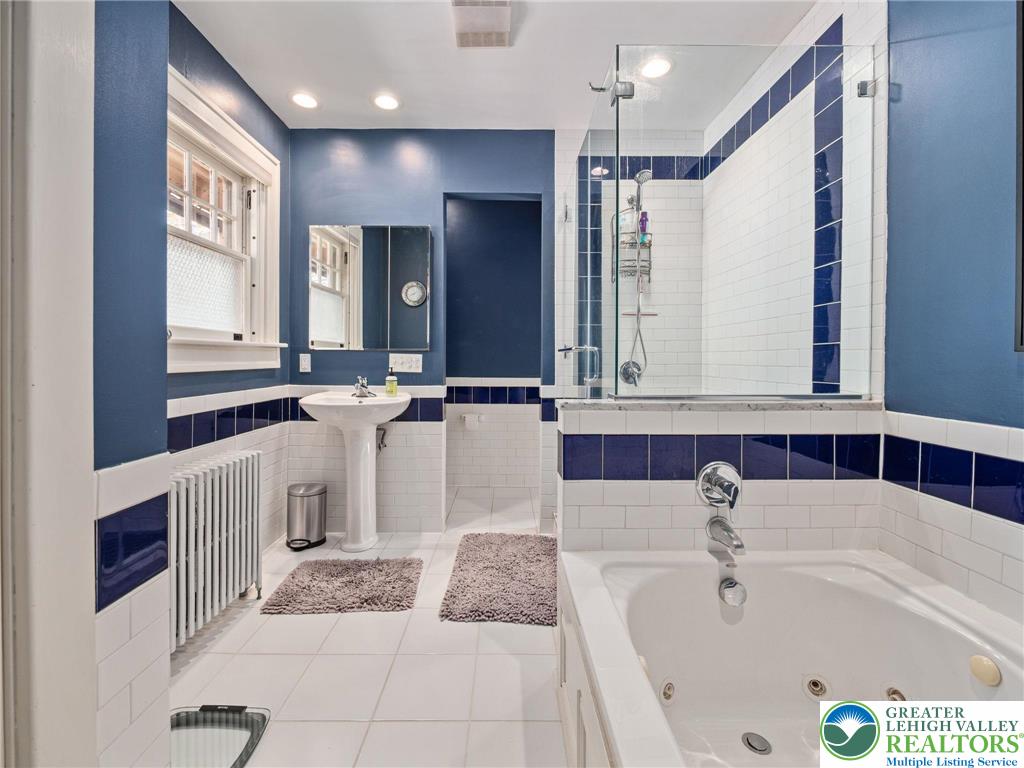 Allentown City, Pennsylvania 18104, United States, 4 Bedrooms Bedrooms, ,2 BathroomsBathrooms,Residential,Active,222399