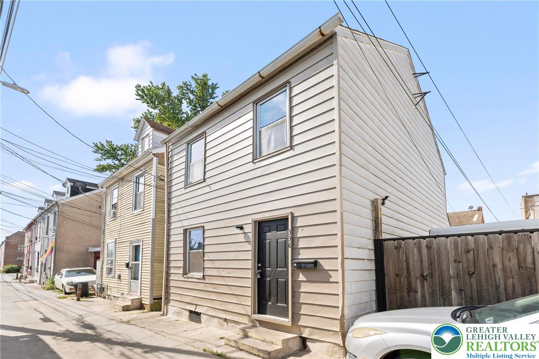 Allentown City, Pennsylvania 18102, United States, 3 Bedrooms Bedrooms, ,1 BathroomBathrooms,Residential,Active,211256