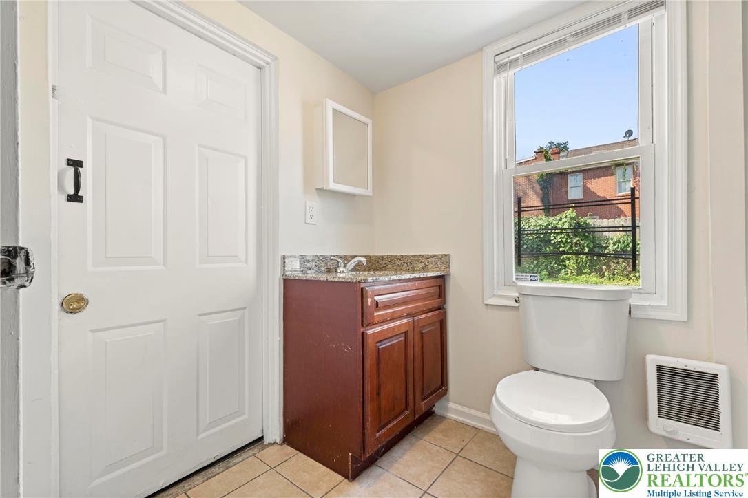 Allentown City, Pennsylvania 18102, United States, 3 Bedrooms Bedrooms, ,1 BathroomBathrooms,Residential,Active,211256