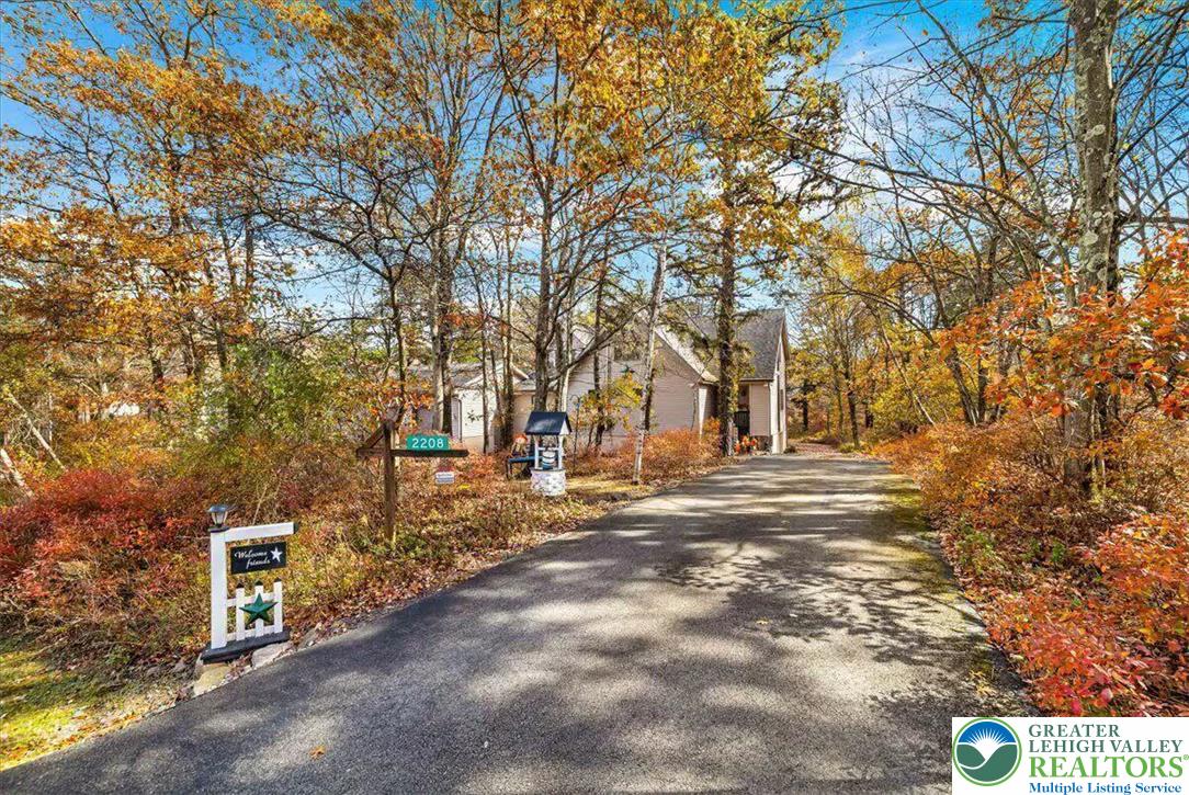2208 Mohegan Court