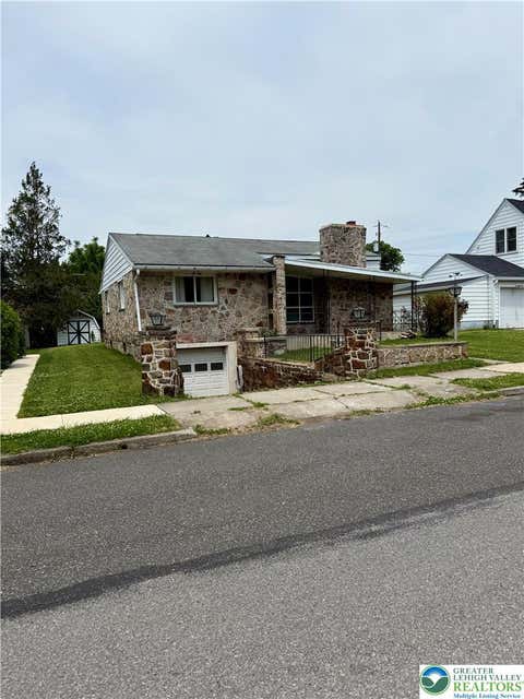 Photo of 880 New York Avenue, Hellertown Boro, PA 18055 (MLS # 779727)