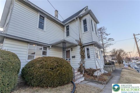 Photo of 805 Pennsylvania Avenue, Bangor Boro, PA 18013 (MLS # 770794)