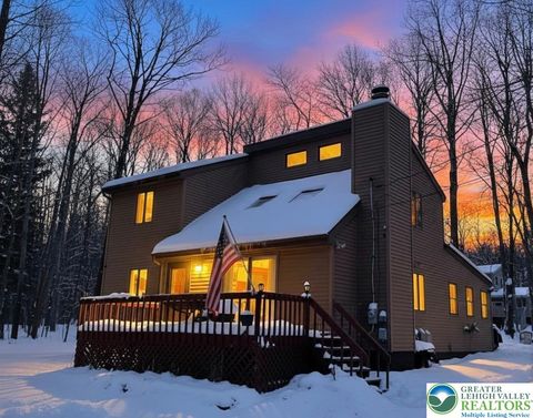 Photo of 72 CREEKVIEW Drive E, Clifton Twp, PA 18424 (MLS # 771899)