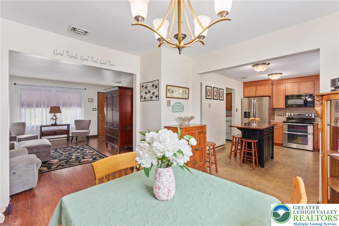 Coplay Boro, Pennsylvania 18037, United States, 3 Bedrooms Bedrooms, ,3 BathroomsBathrooms,Residential,Pending,188092